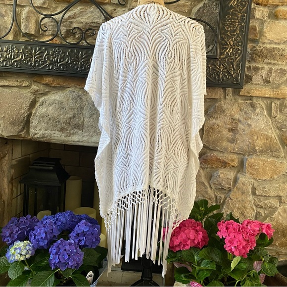Chico’s Fringed Poncho With Cut Out Lace orSwimsuit Topper Size S/M - Picture 3 of 8